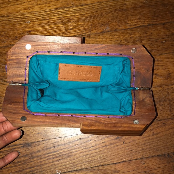 Beaded handbag with wooden handle - Picture 3 of 4